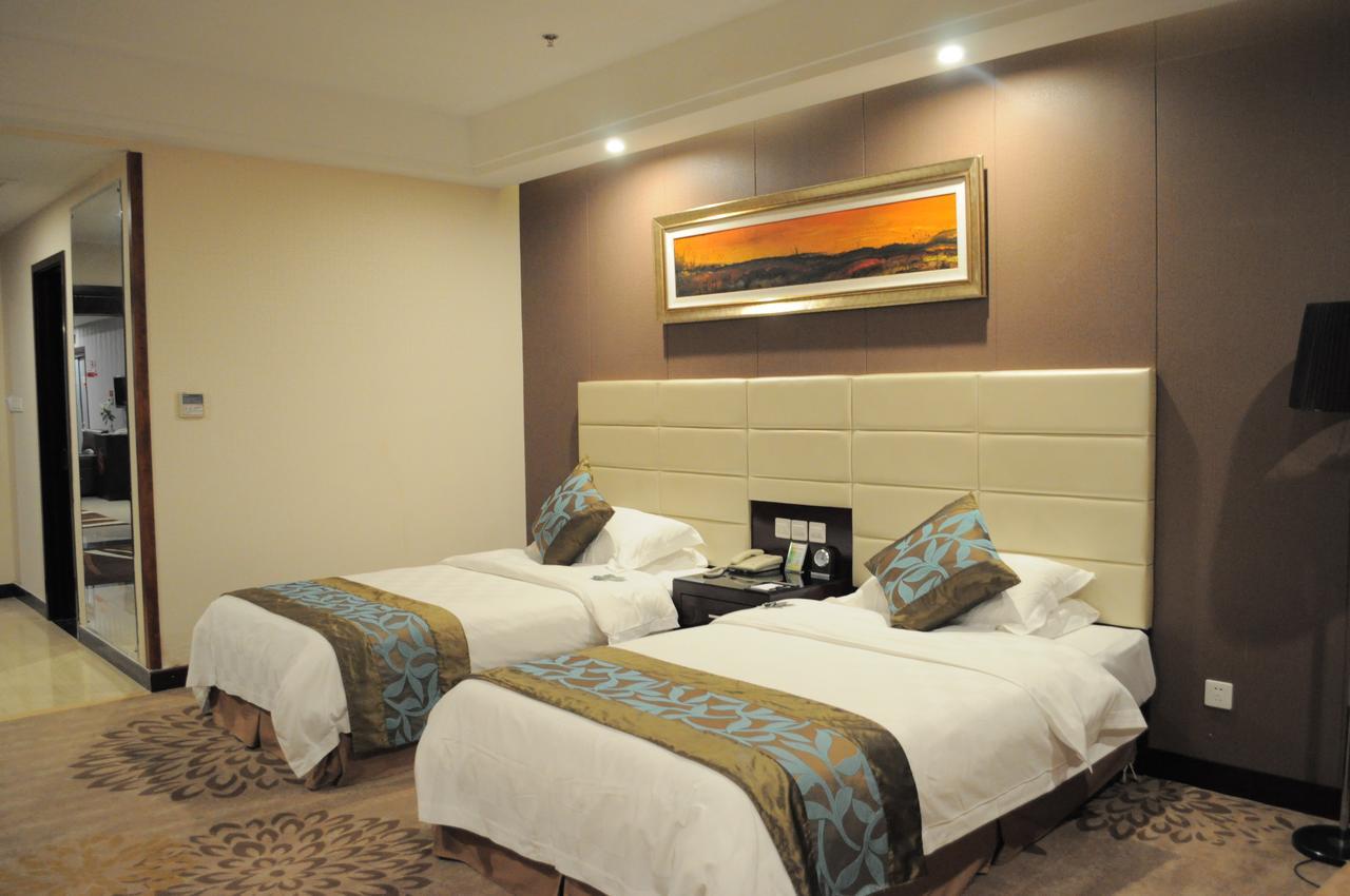 Ramada Linyi North Hotel Exterior photo